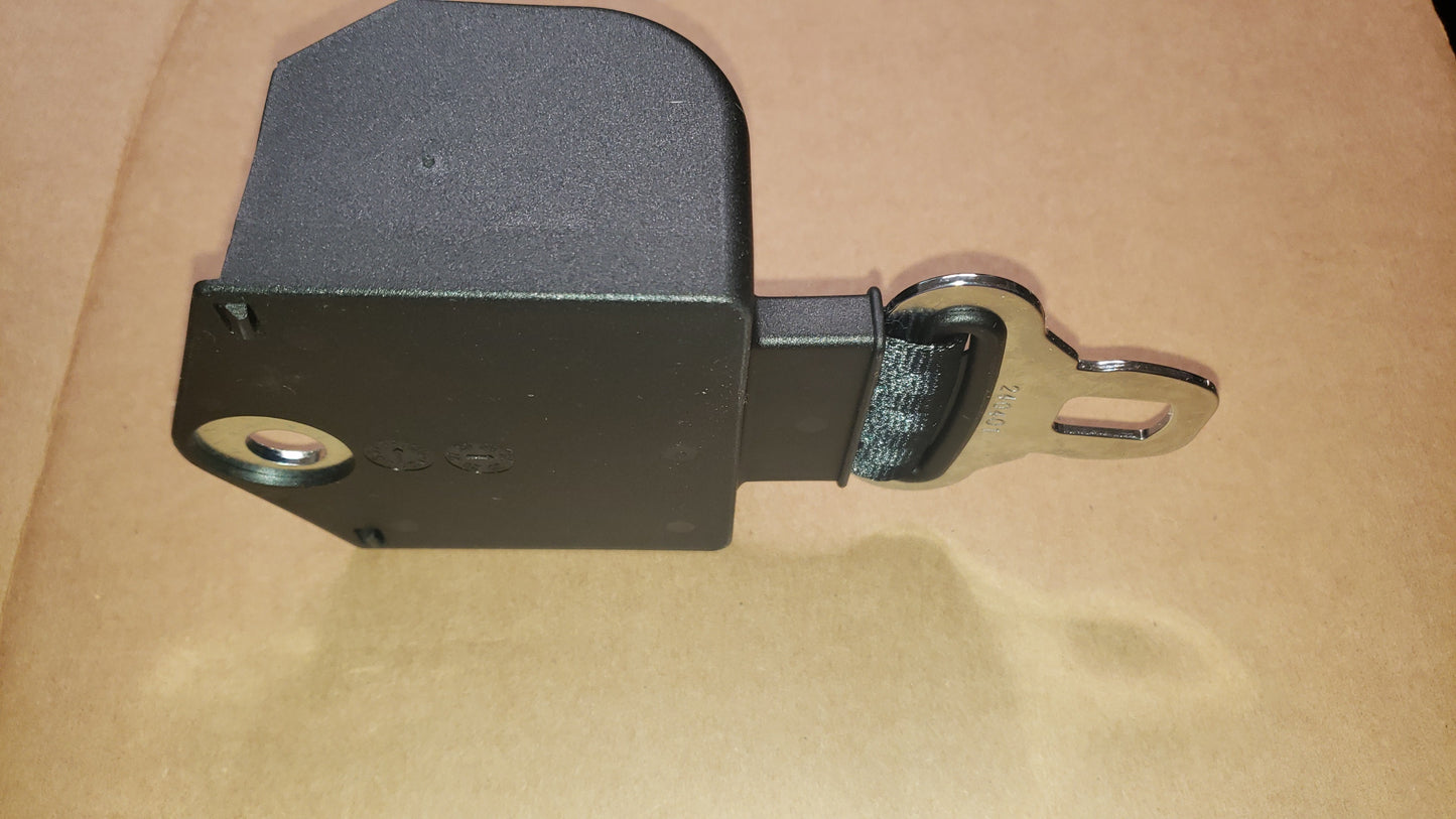 Seat Belts - Male Retractable